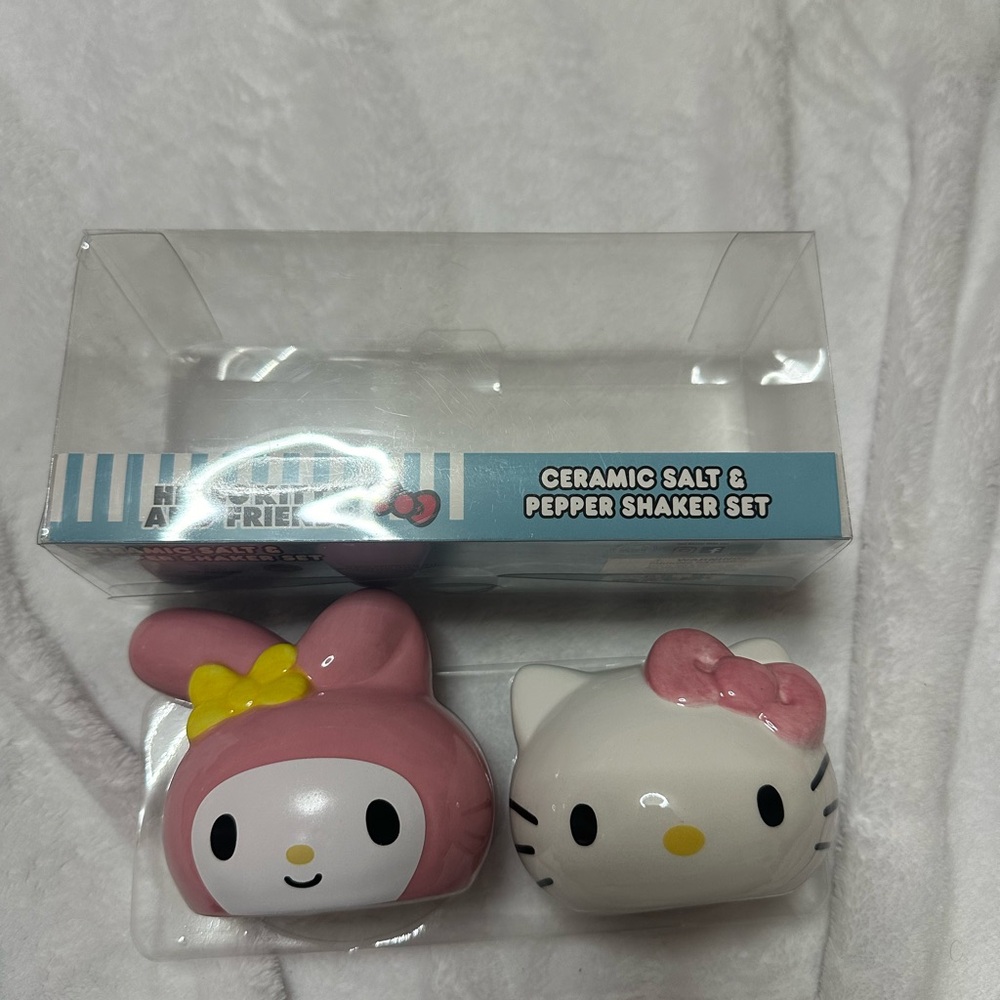 Hello Kitty and My Melody Salt and pepper shakers